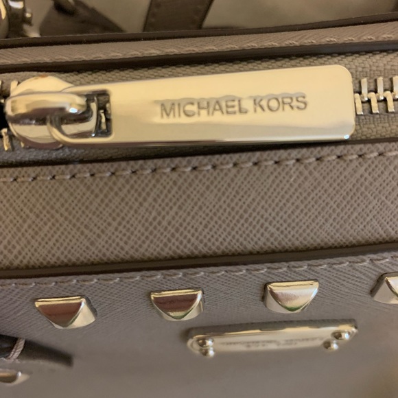 NWT, MK, Michael Kors, Large Saffiano Leather Studded Satchel/Cb, Pearl Grey!! - Picture 3 of 9